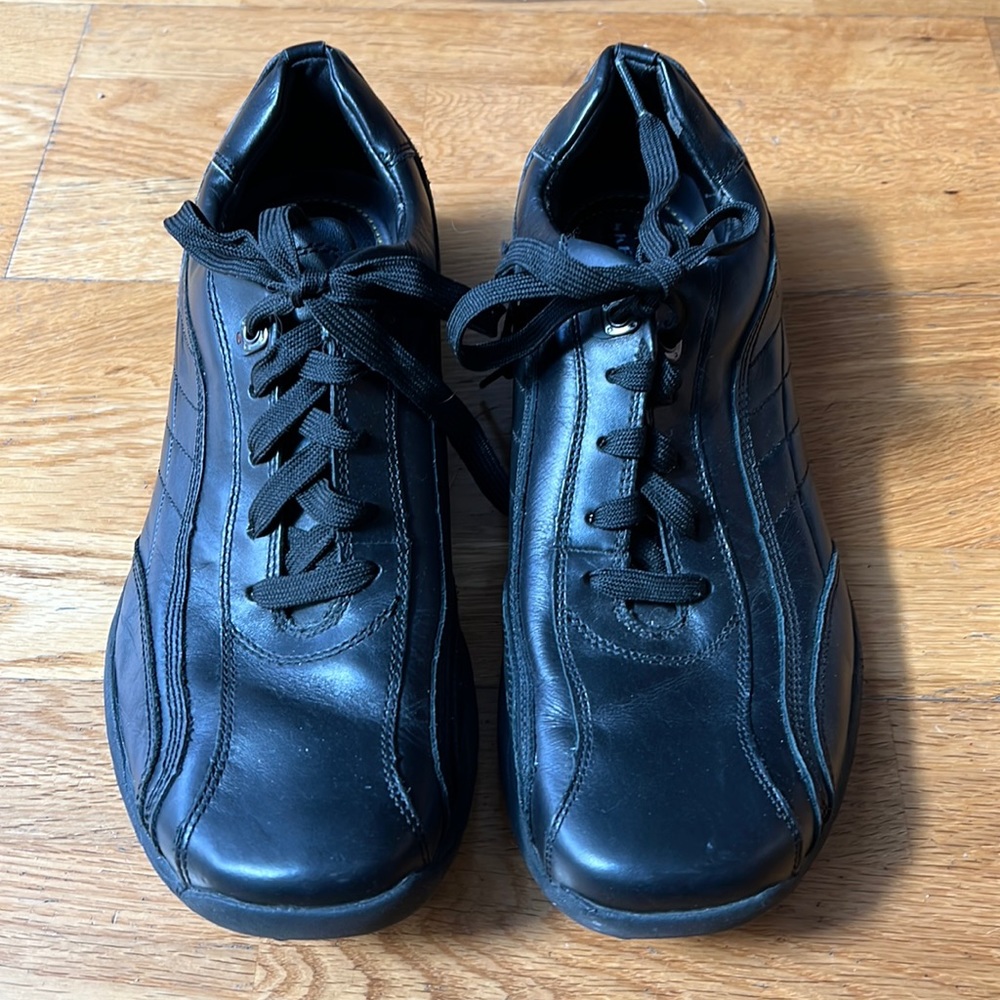 Skechers Mens Relaxed Step Black Leather Sneaker, size 10.5. Style 61022